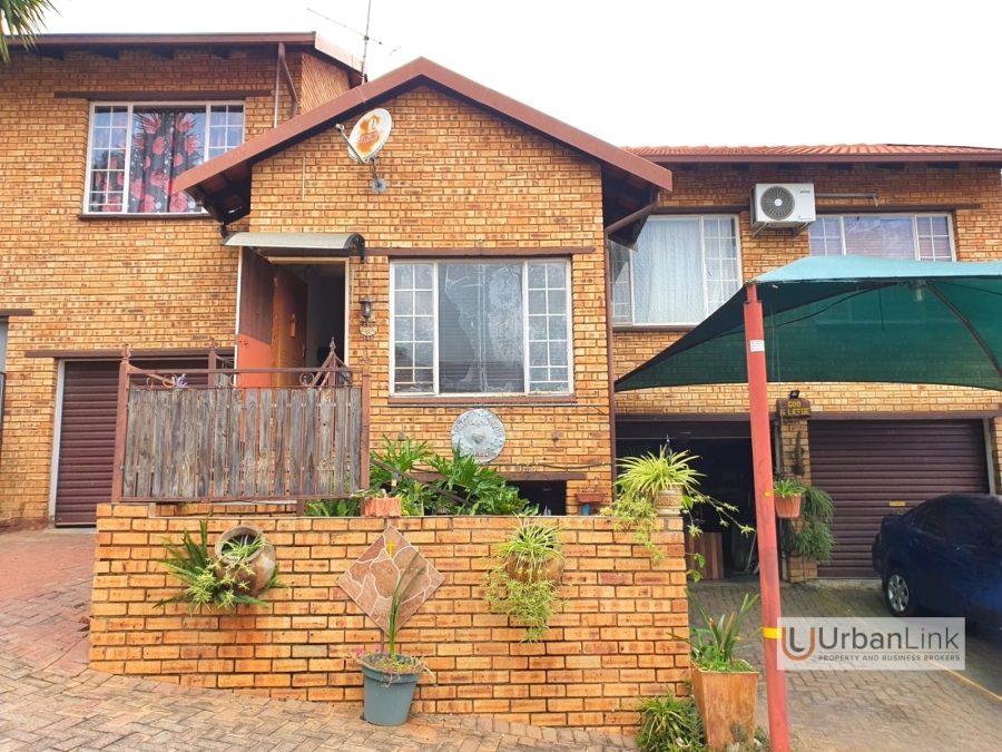 3 Bedroom Property for Sale in Safari Gardens North West